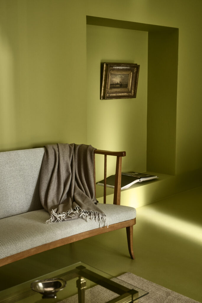 Farby roka 2026 v plnej sile: éterická biela Cloud Dancer, hlboká modro-zelená Transformative Teal a botanická zelená Secret Safari – inšpirácia pre moderné pletené a háčkované projekty, ktoré okamžite upútajú.